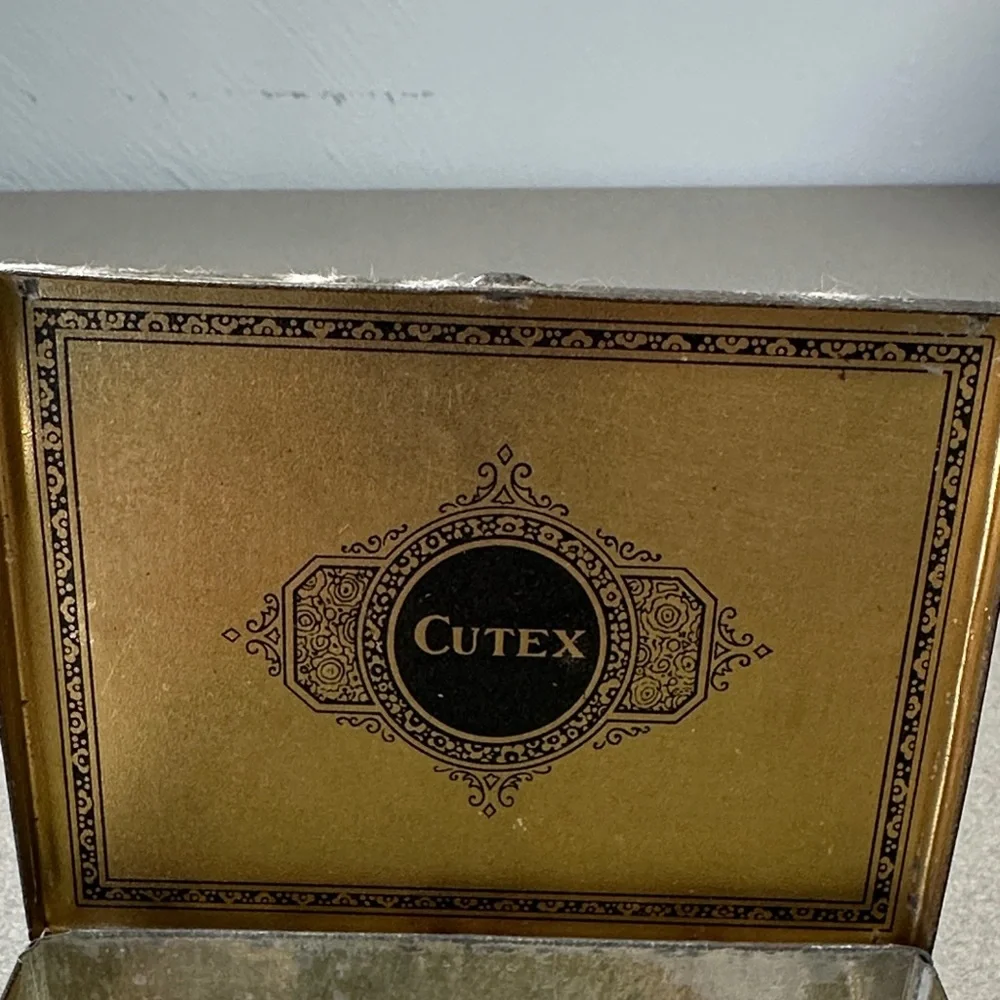 Vintage-Cutex Tin Litho Box. Cutex 5 minute manicure box.